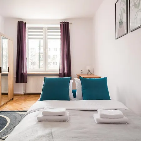 Ochota Serene By Bookinghost Varsavia