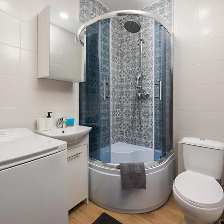 Ochota Serene By Bookinghost Varsavia